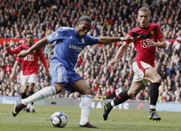 九游网页客户端-德罗巴官方宣布表现优异新规，曼联引发争议！观众掌声雷动(德罗巴绝杀曼联)