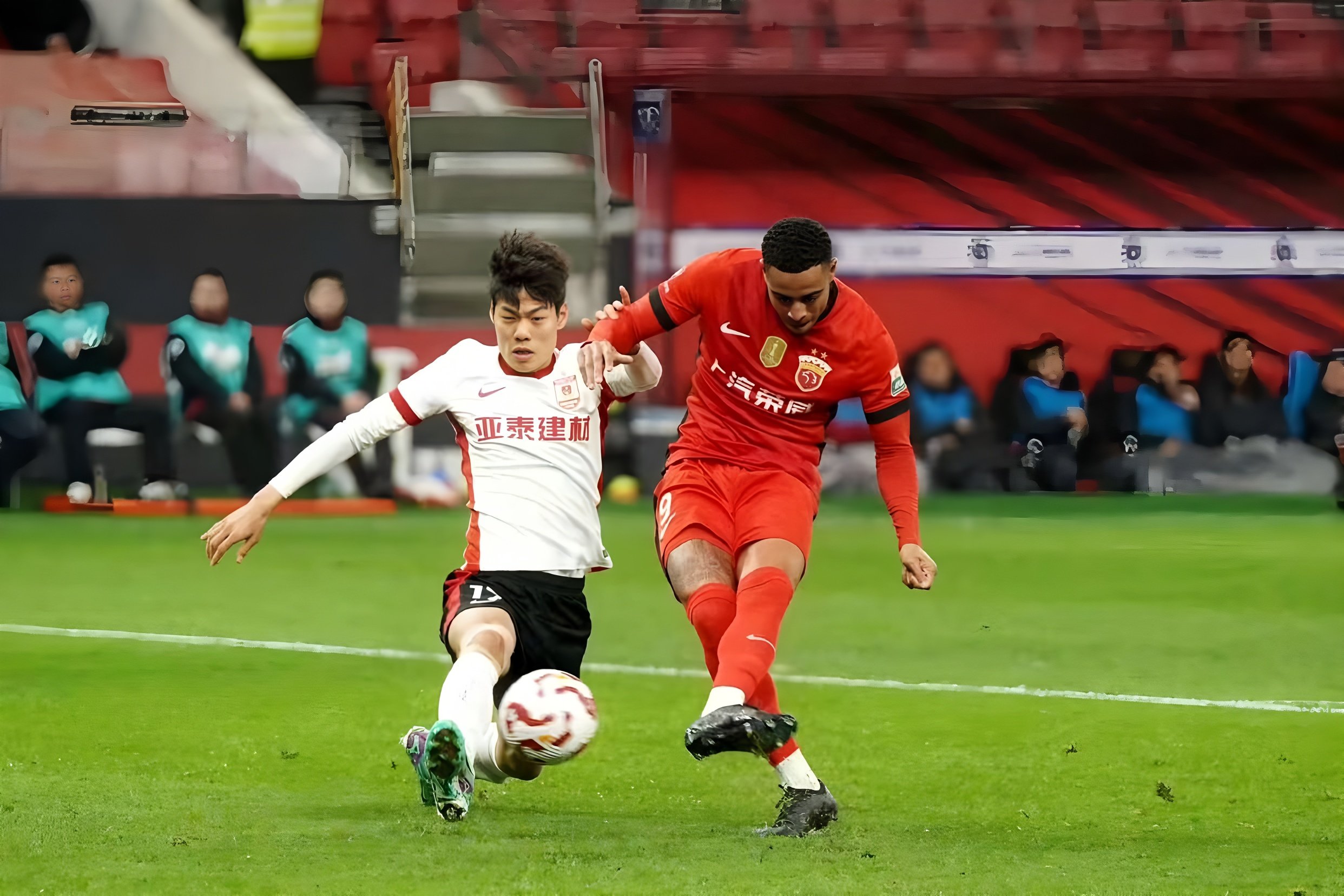 太狠了！清晨上海申花调整名单以备法国杯今晨夏洛特黄蜂篮板制胜，清晨马德里竞技备战NBA季后赛的简单介绍